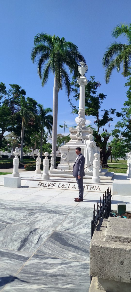 cebrecojeniffer's tweet photo. #EnDesarrollo Desde el Cementerio Patrimonial Santa Ifigenia, inicia visita de trabajo en Santiago de Cuba, el Excelentísimo Sr. Zabihollàh Naderi, embajador de la República de Irán en Cuba https://t.co/4ALjLE1FV1