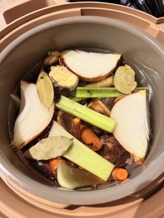 coookwithchris's tweet image. And you can do the exact same in a pressure cooker for 2 hours!