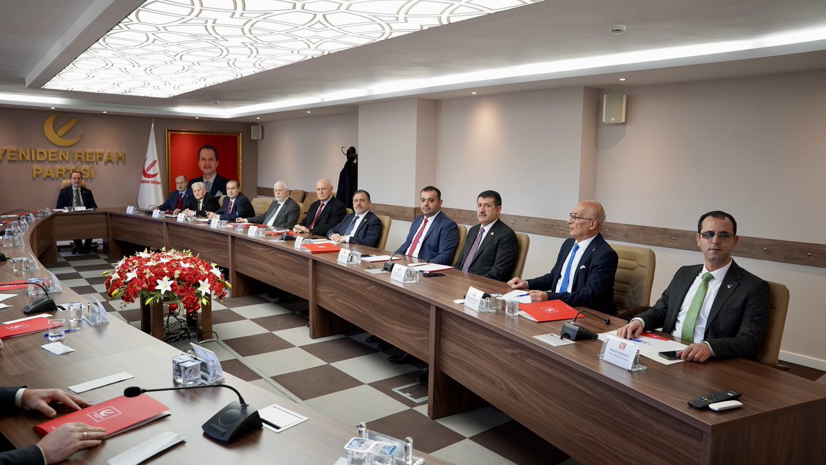 rprefahpartisi's tweet photo. Genel Başkanımız Dr. Fatih Erbakan, 3. Olağan Büyük Kongremizin ardından görevlendirdiği danışmanlarıyla istişare toplantısı gerçekleştirdi. https://t.co/fDwmL2X2Mo