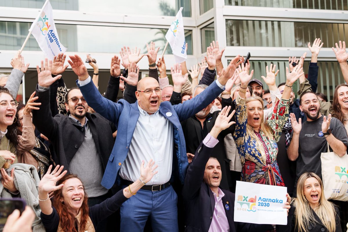 DepMinCultureCy's tweet image. 🎉🌟Σε πανηγυρικό και συγκινητικό κλίμα ανακοινώθηκε στο @DepMinCultureCy ότι η Λάρνακα ανακηρύχθηκε Πολιτιστική Πρωτεύουσα της Ευρώπης για το 2030!  
🤛Η στήριξη και η χρηματοδότηση από το κράτος στην Λάρνακα αυξήθηκε από €6,5 εκ. σε €10 εκ. ευρώ.
🎤Η Υφυπουργός Πολιτισμού…