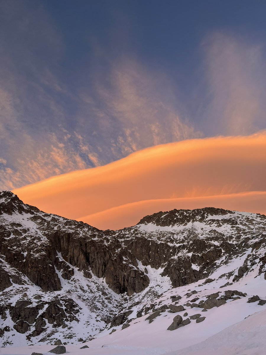 Lenticular format pel vent del sud damunt de les Maladetes, vist des del Refugi de Llauset, quin espectacle!