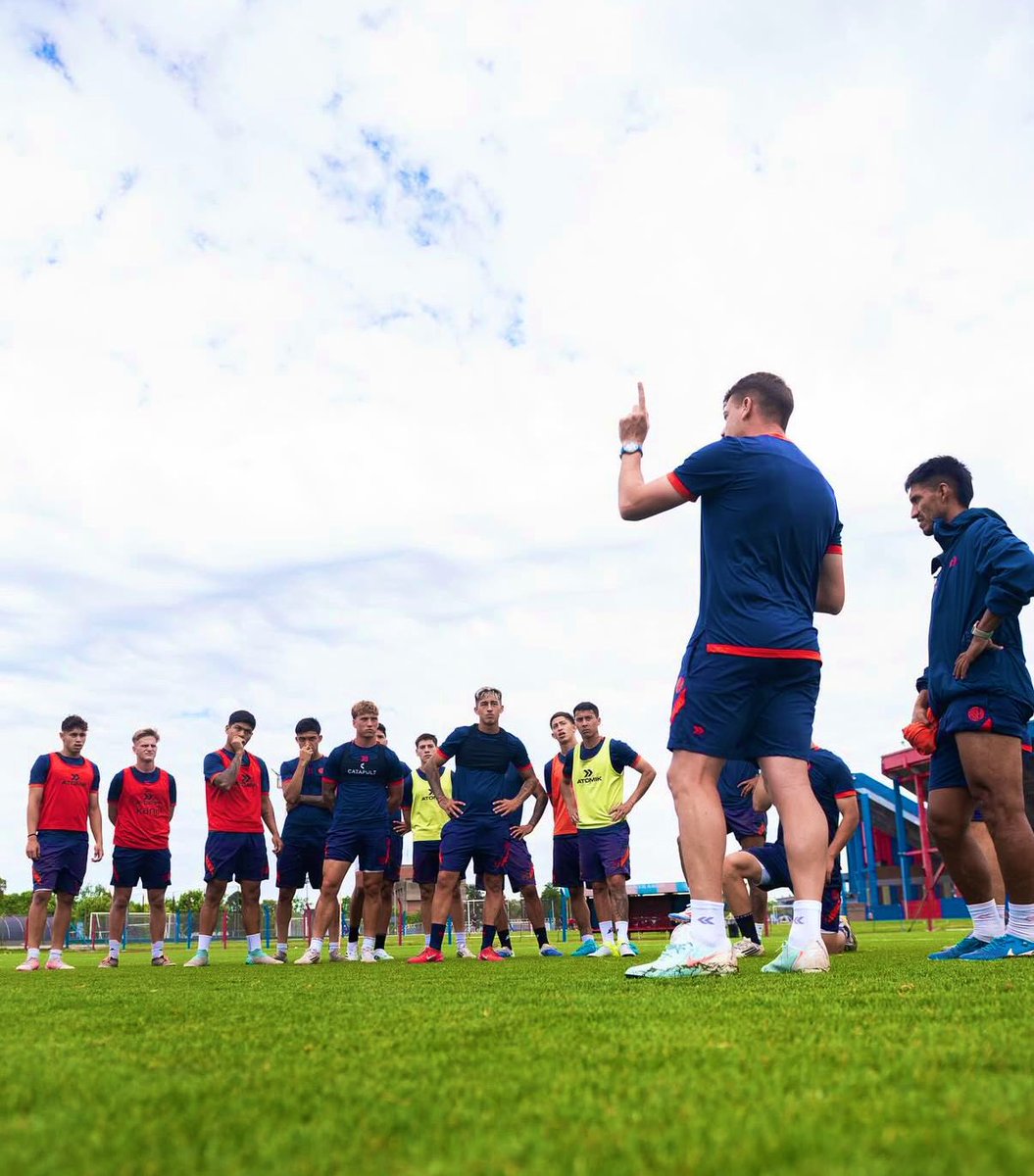 🚨🔵🔴 Los pibes de la Reserva de #SanLorenzo que tienen contrato con el club NO cobran su sueldo hace ya 3 meses.

El presidente se había comprometido a abonar algunos sueldos y como es costumbre no cumplió.