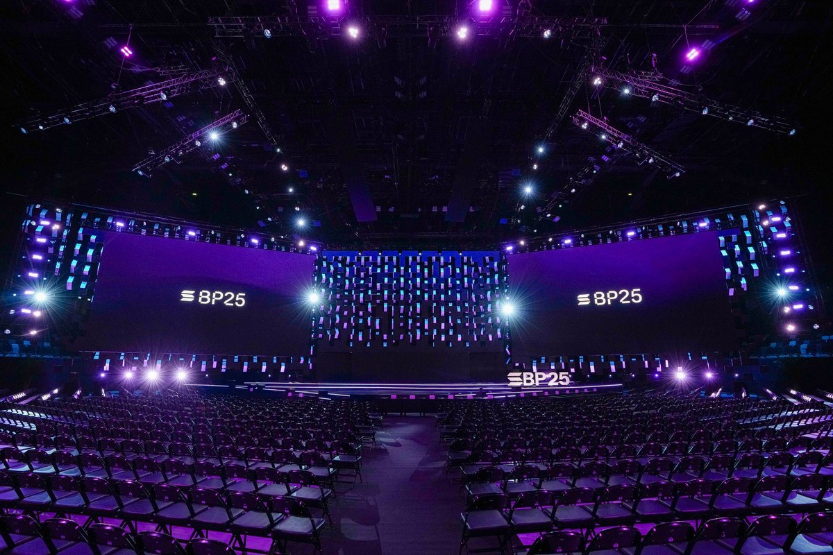 Thatbowy1010's tweet photo. Front row at #BP25 and the flare’s already too bright 🟡🔥  

Solflare didn’t come to playwe came to light it up catch the alpha @solflare is bringing to breakpoint https://t.co/hA14E20N1e
