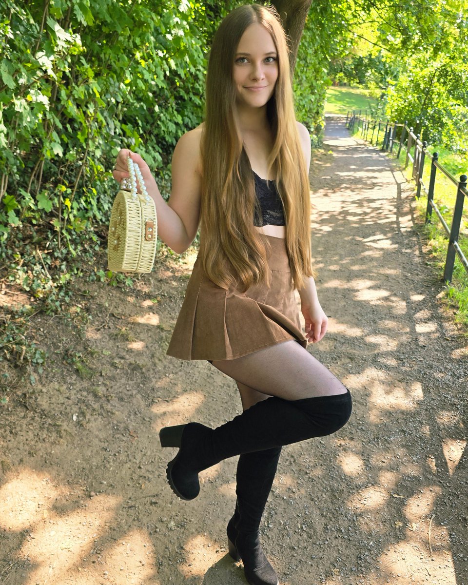 LovlyLuna_offi's tweet image. Feeling fabulous in nature! What's your go-to outfit for a day outdoors?
.
#FashionInNature #OOTD #StyleInspiration