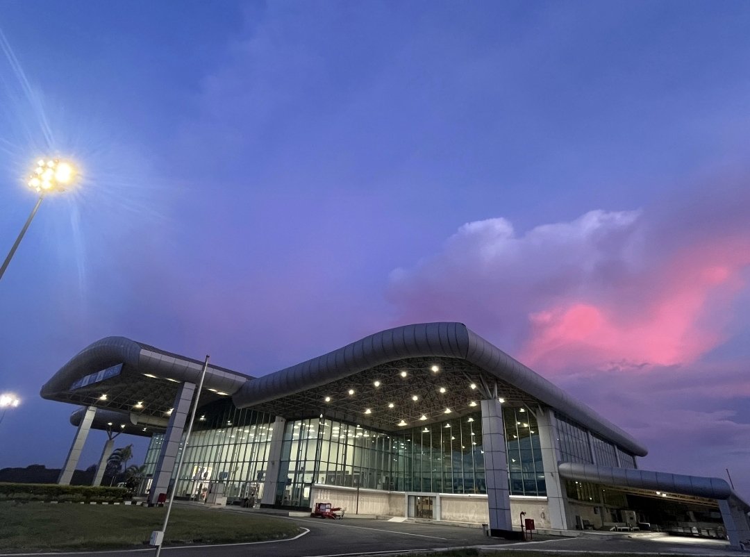 aaimysairport's tweet image. All scheduled flights and passenger services are operating normally @aaimysairport.
We remain committed to providing passengers with a smooth, seamless, and safe travel experience.

#FlightUpdates
#SmoothTravel

@MoCA_GoI
@AAI_Official
@AAIRHQSR
@aaimysairport
@IndiGo6E