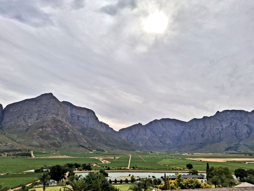 After work stroll views. After a extra hot 🔥 🥵  day clouds moved in and it's much cooler. Enjoy. Friday tomorrow. Cheers. 😁😁🍷🍷