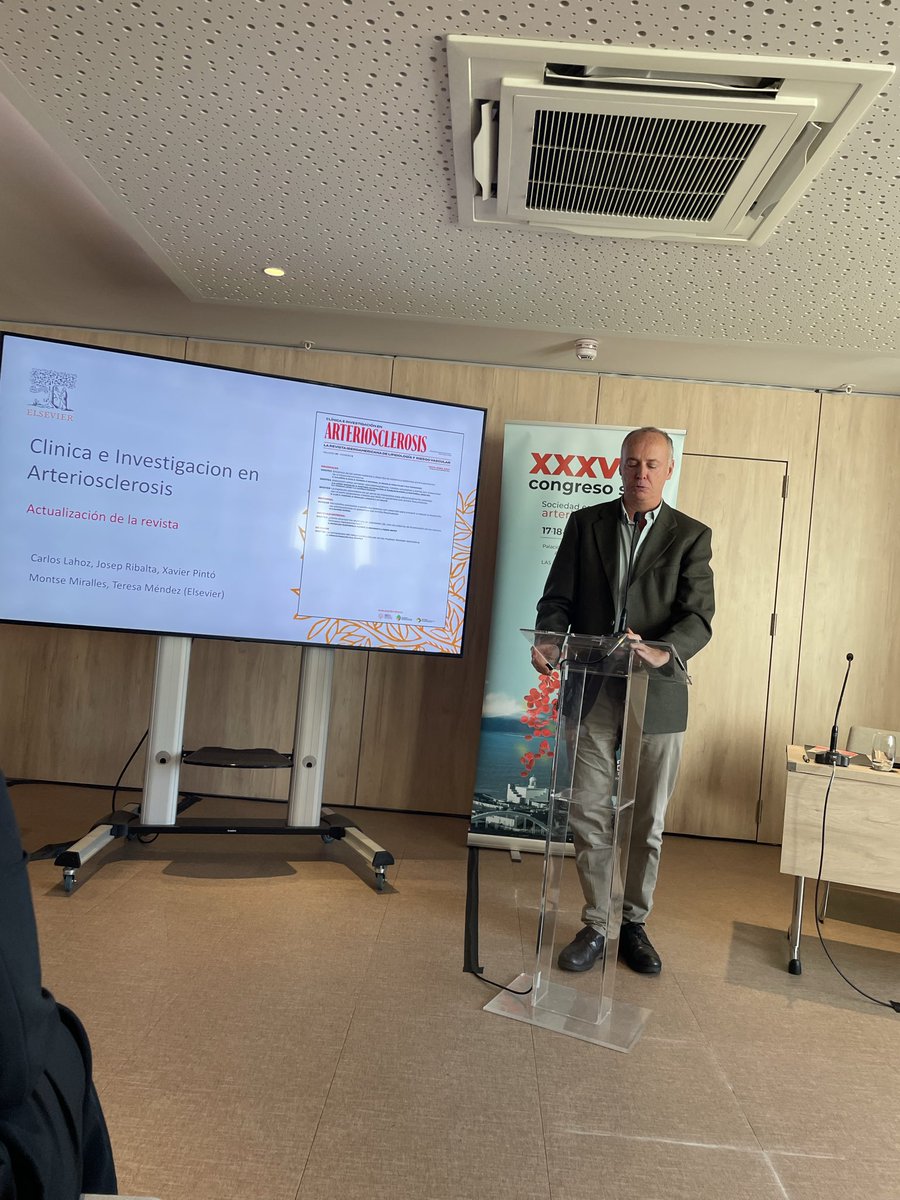 sea_es's tweet image. 👩🏼‍🔬⚕️🩺Se ha celebrado el #acto institucional de la @sea_es 2025, presentado por @jlopezmir, donde se han presentado todos los #proyectos que tenemos en marcha y lo que está por llegar, como el #CongresoSEA2026 de Las Palmas del 17-19 de Junio 2026.
#seamos+ #orgullosos