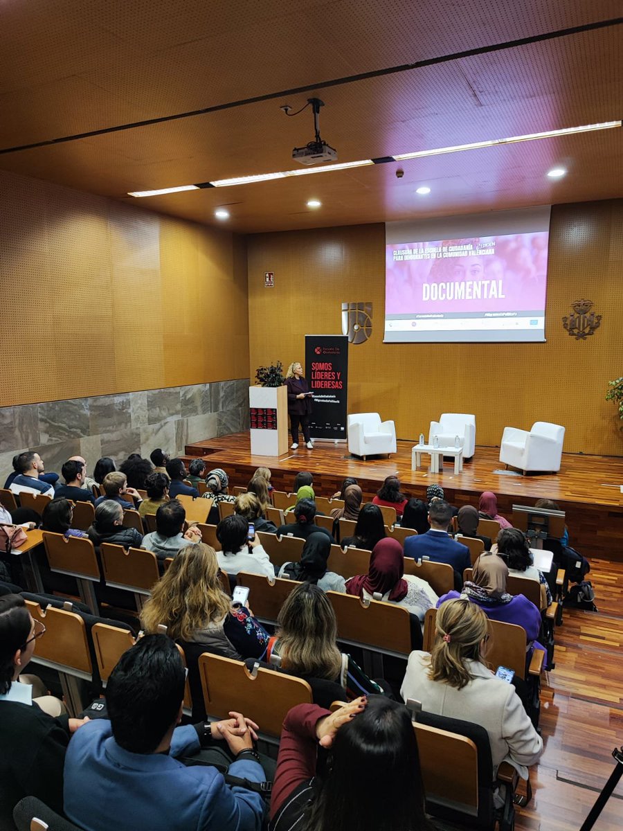 JOVESOLIDES's tweet image. Es una ocasión especial porque disfrutamos en primicia el estreno del documental de la #EscuelaDeCiudadanía. 

Un recorrido por seis años de liderazgo, aprendizajes y participación de personas migrantes en la vida pública valenciana. 

Un gran momento de esta clausura.…