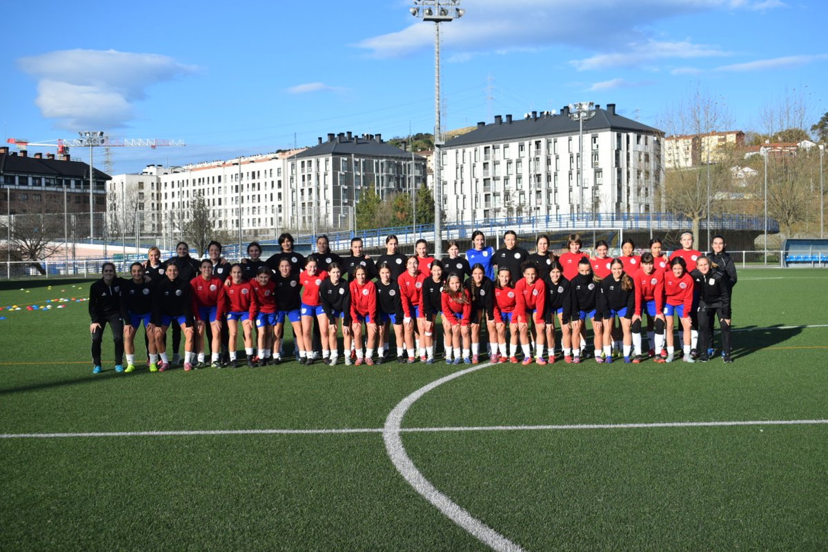 🚌 Gure neskak Asturiasen daude gaur goizean Trapagaranen entrenatu eta gero.

Mila esker <a href="/CFTrapagaran79/">CF Trapagaran</a>!

🔛 Mañana debutamos en ambas categorías frente a <a href="/asturfutbol/">Real Federación de Fútbol Principado de Asturias</a>.

💪🏻 GOAZEN NESKAK!

#BatzenGaituelako