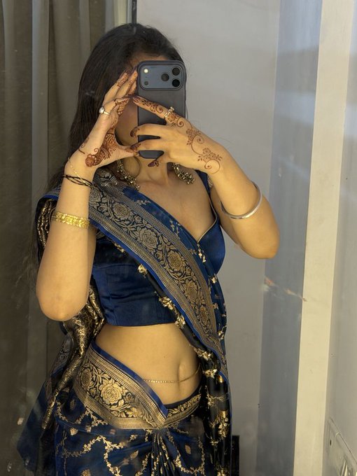 IntrovertSaavni's tweet photo. What looks better on girls 
Saree or western? https://t.co/RsTpHBuoxF