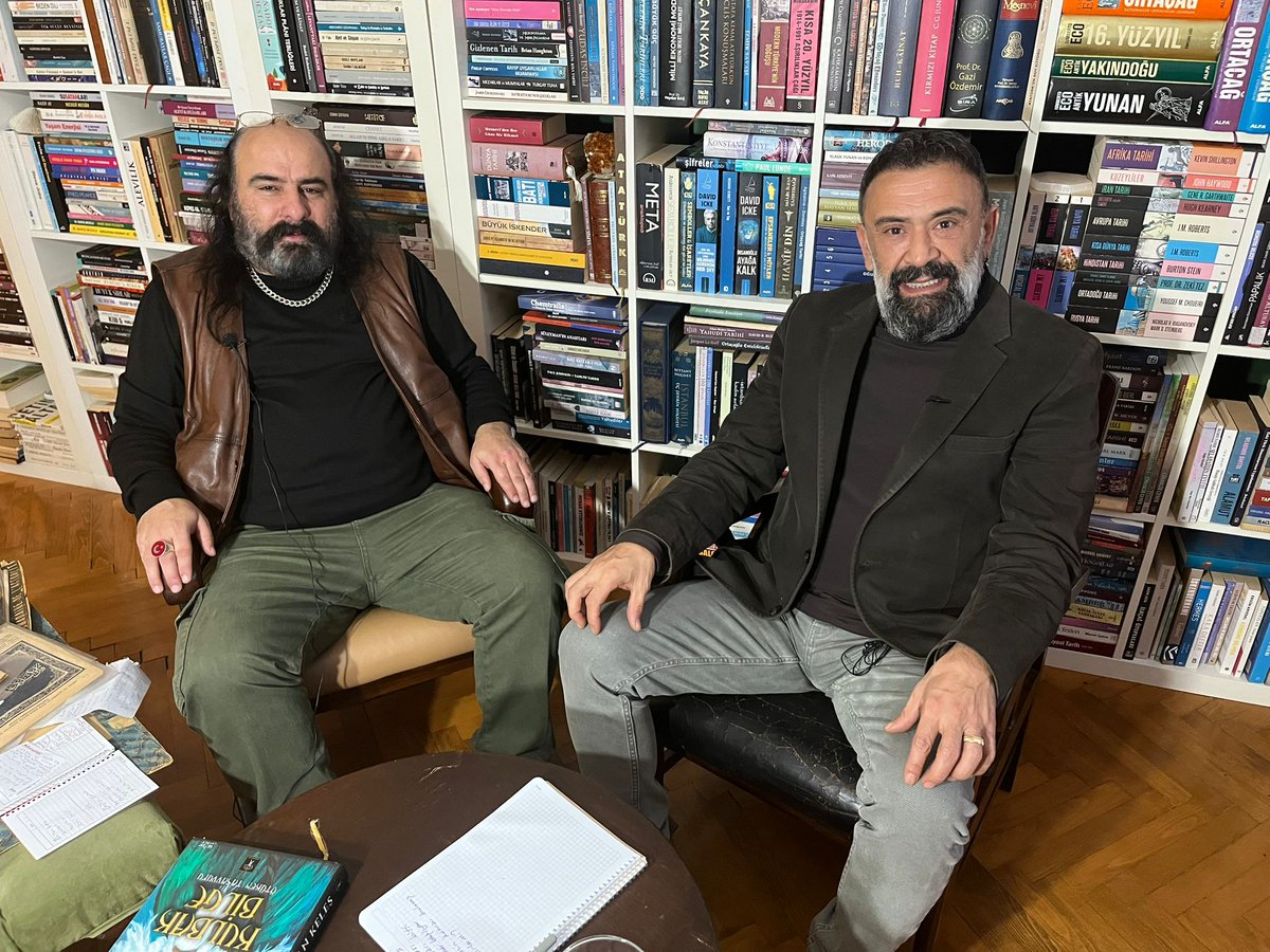 Ezber Bozan TV' de Hakan Tunç dostumla hiç söylenmemiş sırlardan bahsettik. İlk defa. Bundan sonraki papa insan olmayacak. Çekimler şimdi bitti tüm ekibe teşekkürlerimi sunuyorum.