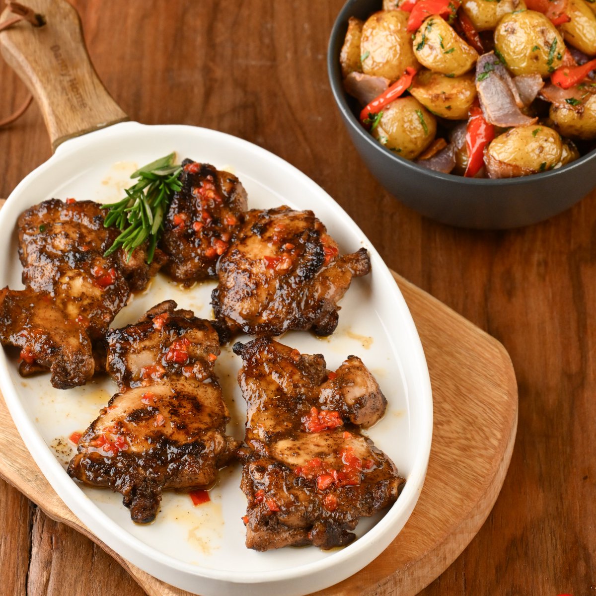 smusyoka's tweet image. Me: One day, we’ll do a recipe book…
@javahouseafrica: Say no more Syoks ❤️

Download a soft copy of the book here javahouseafrica.com/recipebook/Jav…

#JavaLove #ThatKafestiveFeeling