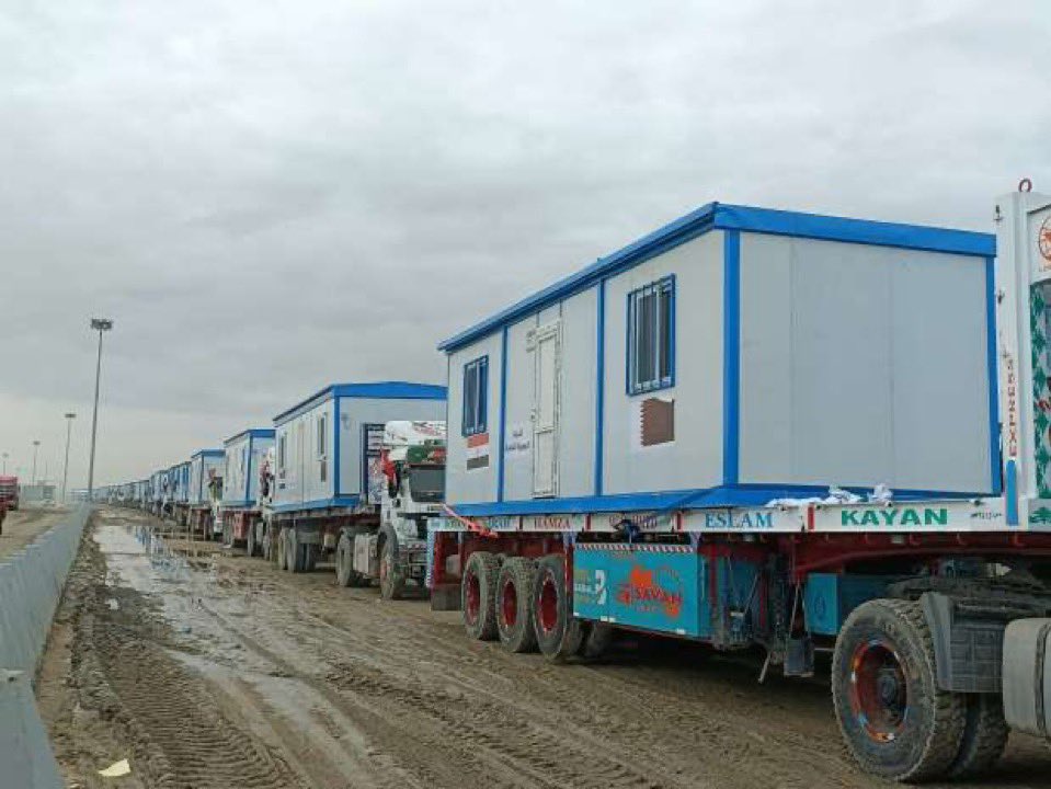 #ادخلو_الكرافانات
الله يكون بعون أهل غزة  ،يارب تفرجها عليهم .