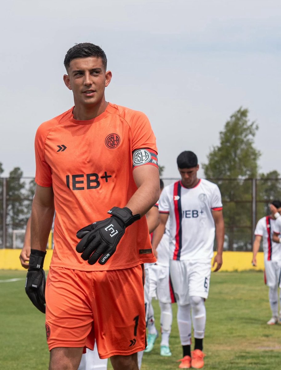 ‼️Mateo Clemente finaliza su contrato con #SanLorenzo el 31/12 y aún no está confirmado su futuro en el club .

El club le manifestó la intención de que siga pero aún no realizó una oferta formal. 

El arquero está citado para arrancar la pretemporada con el plantel profesional.