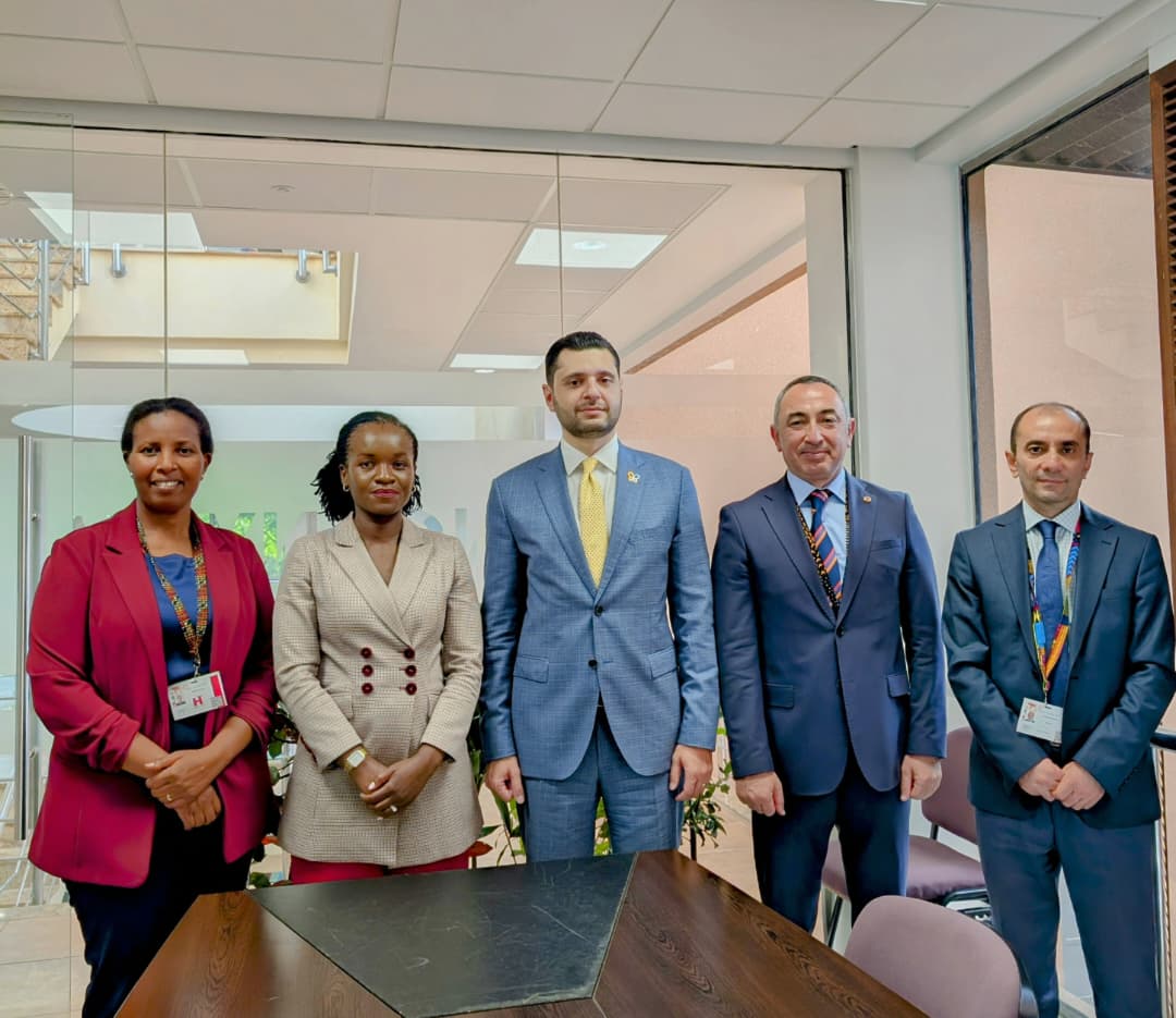 At #UNEA7, Minister <a href="/Dr_Arakwiye/">Dr. Bernadette Arakwiye</a>  &amp; DG <a href="/Juliet_Kabera/">Juliet Kabera</a> held a bilateral meeting with Hambardzum Matevosyan, Minister of Environment from Armenia to discuss the next Conference of the Parties to the Biodiversity Convention (COP17), which Armenia is hosting in 2026.
#GreenRwanda🇷🇼🌿