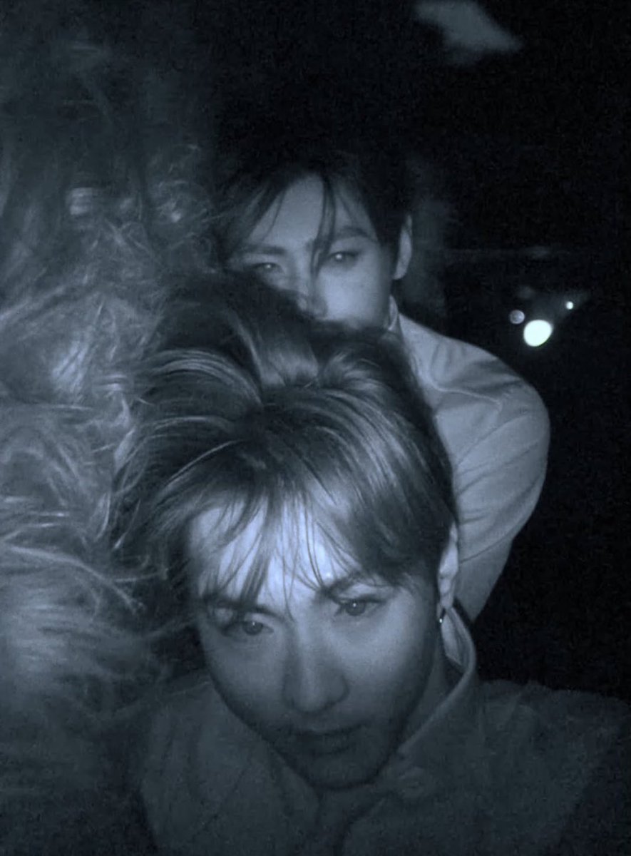 jjongselle's tweet photo. THIS PIC IS CRAZY https://t.co/t3rKTpfhCq