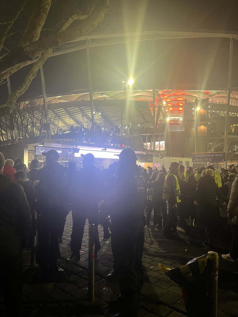 Ich bin fast jede Woche bei jüdischen Veranstaltingen und regelmäßig bei Heim- und Auswärtsspielen in der Bundesliga - diese Sicherheitsvorkehrungen sind maßlos übertrieben. #vfbmta