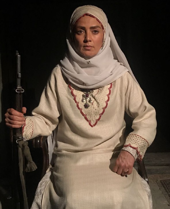 عزت زن در اسلام، نه در مصرف‌گرایی غربی، بلکه در کرامت انسانی و نقش‌آفرینی تمدنی است.  
#حضرت_مادر
#نور_آسمانی