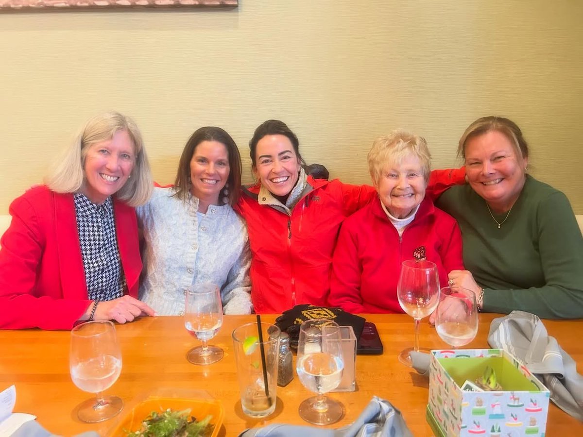 CoachTraversi's tweet image. Nearly a decade of memories with this special group! MT Elite hoopers and parents, what an unforgettable ride with an amazing group of people. Awesome reconnecting with that chapter today.