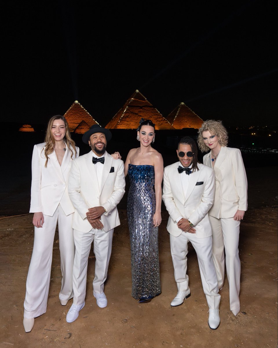 katyperry's tweet image. Mummy’s home ✨♥️