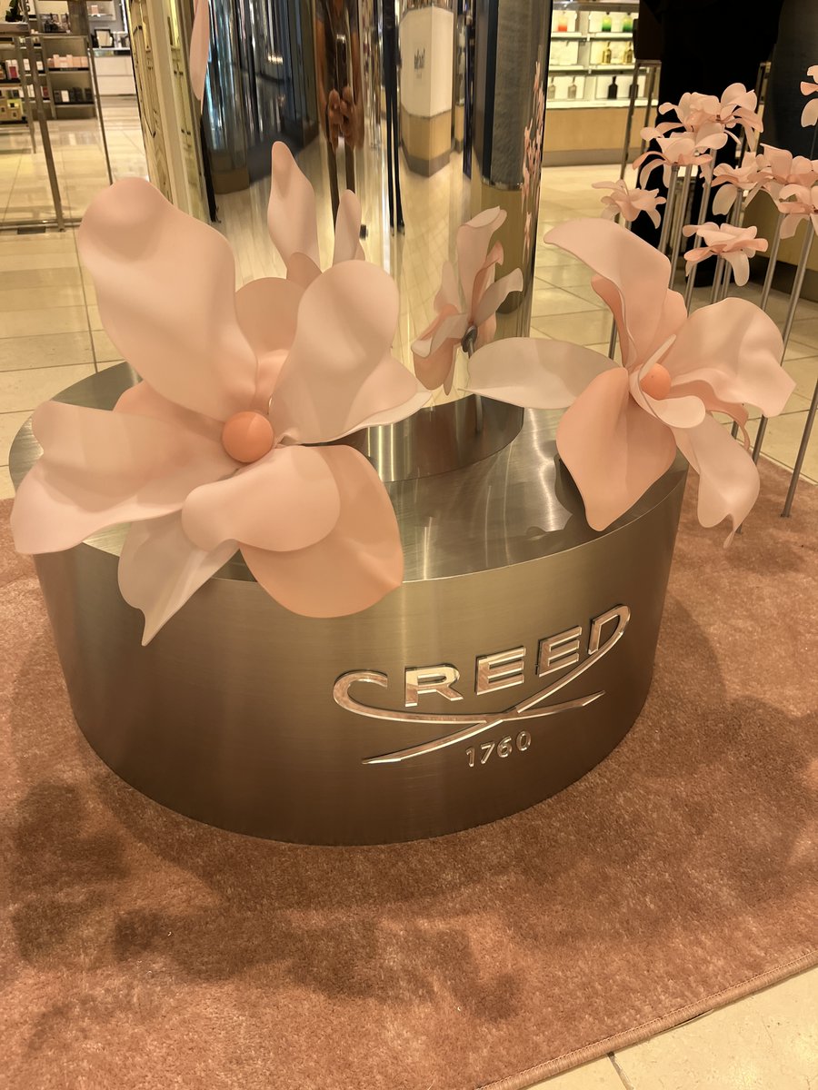 CorpInstall's tweet photo. Soft blooms and polished metal. We brought this Creed installation to life with custom elements that highlight the brand’s signature elegance. A simple setup perfectly executed.

#retail #fashion #installation #installer #installed  #wedocoolstuff #CorporateInstallations https://t.co/syw5p3a0tp
