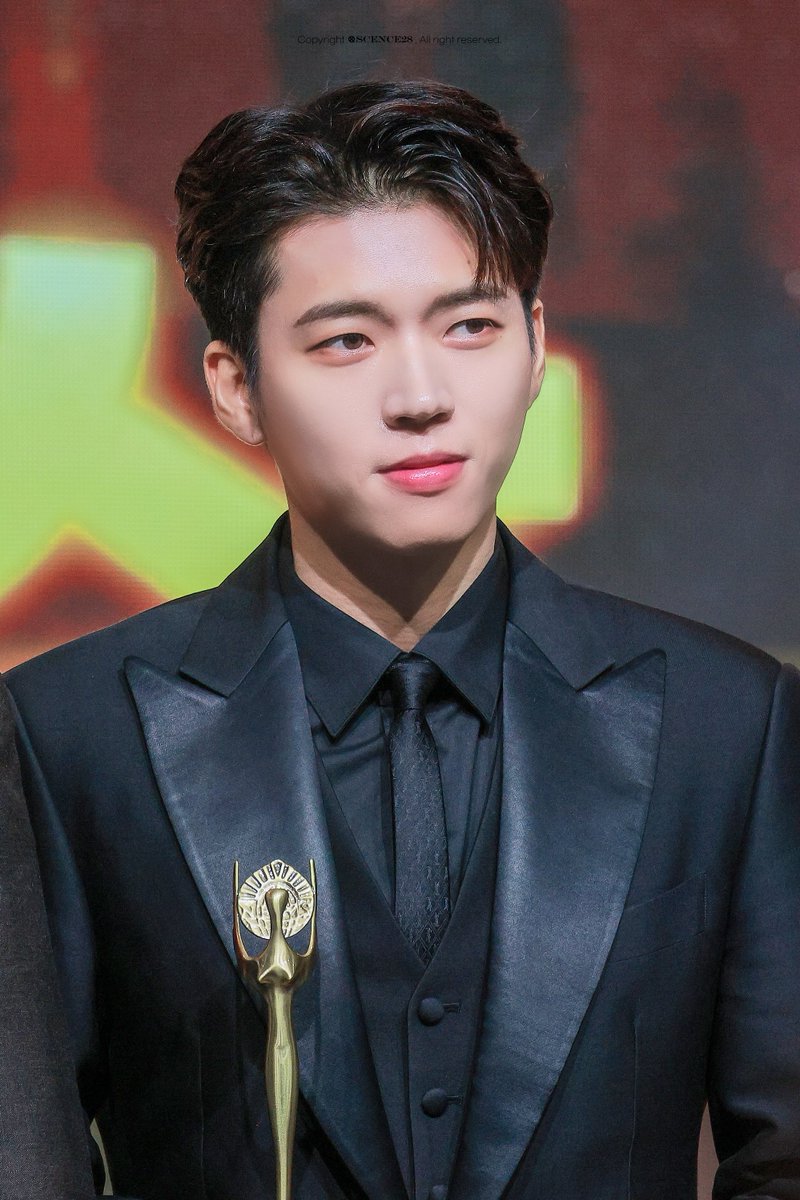 251210 NAMWOOHYUN 

🏆 남우현 축하해