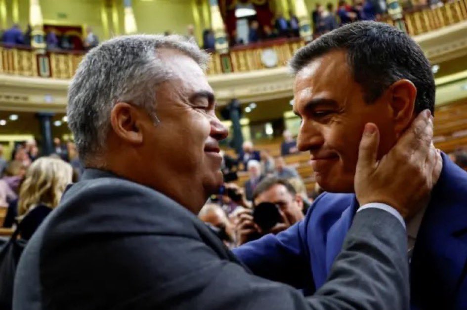 GladiatorAstur's tweet photo. Alguien se imagina el incendio que tendríamos en España si los acontecimientos actuales de la PSOE y su corrupta organización hubieran sido provocados por el PP o VOX.

Yo si.Comunistas,socialistas y anarquistas tomarían las calles y los disturbios serían gravísimos.
#Horizonte https://t.co/0IVyTp9Me2