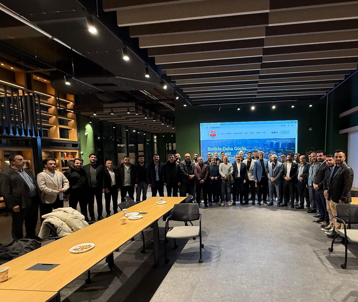 Batman Vakfı kuruluş çalışmaları kapsamında yapılan toplantıda kıymetli hemşerilerimizle bir araya geldik. 
Katılım sağlayan bütün hemşerilerimizle teşekkür ederiz. ​#BatmanVakfı #Batman #Vakıf #Toplantı
<a href="/ilyasbastik/">İlyas BASTIK</a> 
<a href="/fyslsns/">Faysal ŞANSİ</a> 
<a href="/Yldrm_brhn/">Burhan yıldırım</a> 
<a href="/ercntuzun/">ercan tüzün</a> 
<a href="/sabahattinacarr/">Sabahattin ACAR</a>
<a href="/buluresul/">Resul bulu</a>