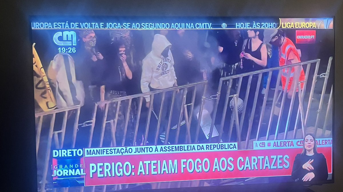 ❌ Uma esquerda de rufias, que representa zero do que é o país, a brincar às greves e a empatarem a vida aos portugueses. Foi o que tivemos hoje. 

Isto não é nada 👎