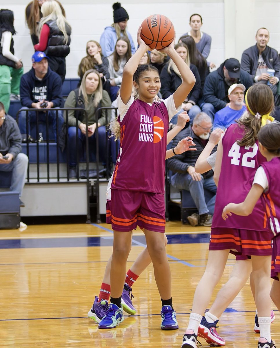 full_courthoops's tweet image. Our 5/6th grade girls in action last weekend at the Public vs Private game! Thanks @Nikoniac11 for the great shots.