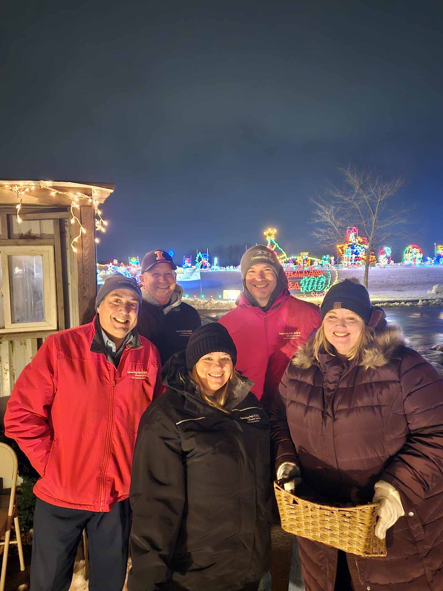 cpointccivnet's tweet image. Connecting Point Computer Center team members and their families were proud to help with the Celebration of Lights at Rotary Park in LaSalle on December 9. #ConnectingPoint #CommunitySupport #CelebrationOfLights #LaSalleIL #LocalEvents #GivingBack