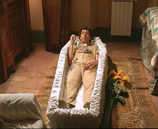 Zeno ora steso a letto stesso mood Ceccherini ne Il Ciclone

 #unprofessore3