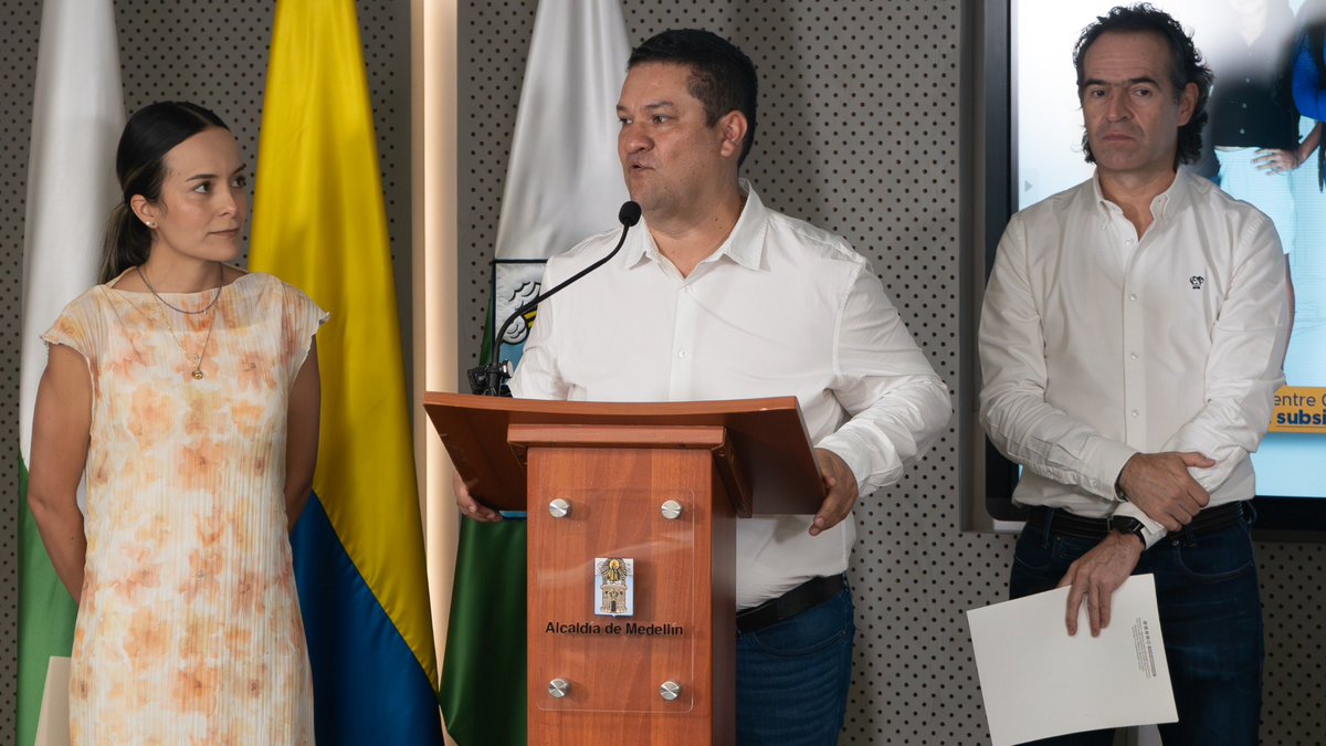 En alianza con la @alcaldiademed , @isvimed , @confiarcoop , @comfama y <a href="/credi_antioquia/">CrediAntioquia</a> ;  lanzamos hoy el programa Vivir Mejor: crédito + subsidio, una apuesta que amplía la cobertura del subsidio de mejoramiento de vivienda mediante un modelo que integra crédito más subsidio.