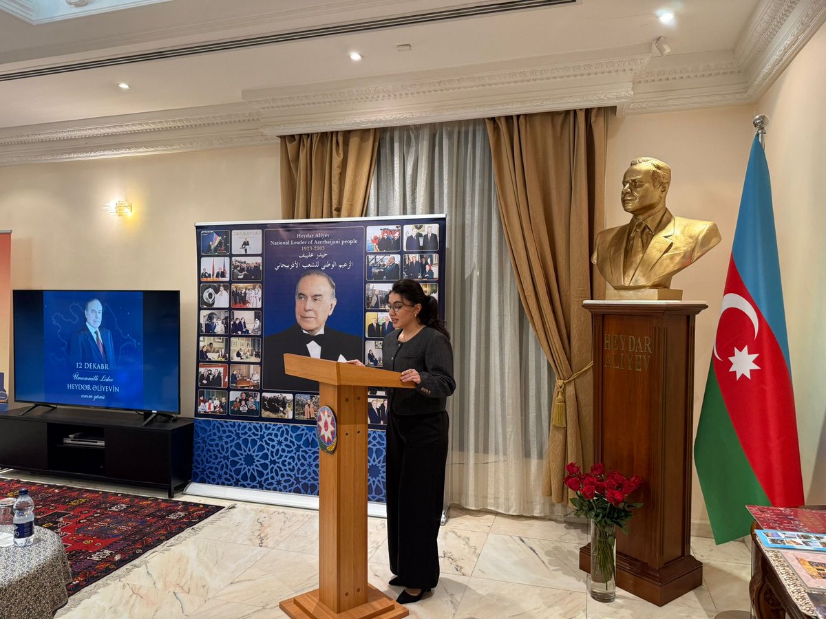 AzEmbKuwait's tweet image. Azərbaycan xalqının Ümummilli Lideri Heydər Əliyevin vəfatının 22-ci ildönümü münasibətilə Azərbaycanın Küveytdəki Səfirliyində azərbaycanlı və küveytli vətəndaşların iştirakı ilə anım tədbiri keçirilib.