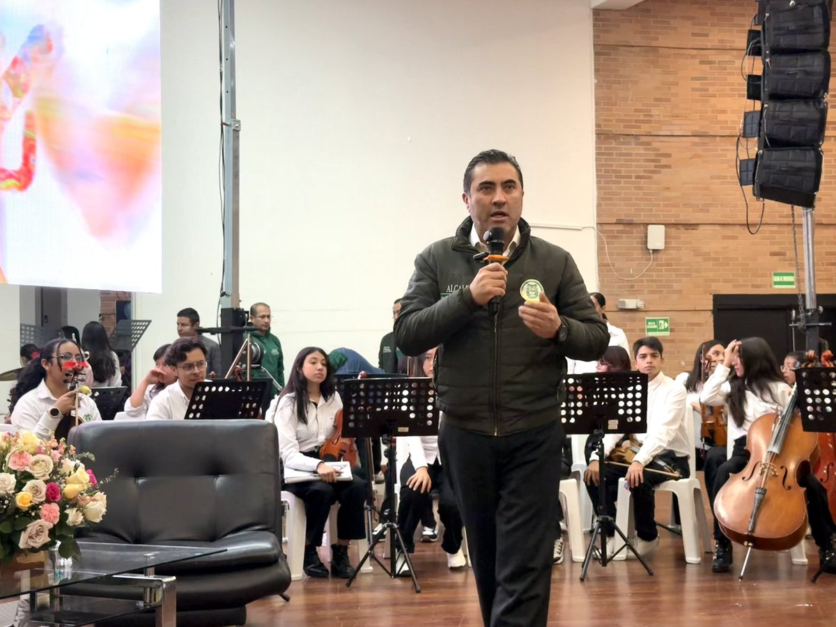 empumadrid's tweet photo. ✨Con inversiones históricas, nuevas expansiones eléctricas, avances en nuestra estrategia Empumadrid ilumina tu camino y una Navidad que unió a más de 12.000 personas, rendimos cuentas con orgullo y transparencia.

Porque cuando Madrid se ilumina, brillamos todos! https://t.co/8MoAOoEzV9