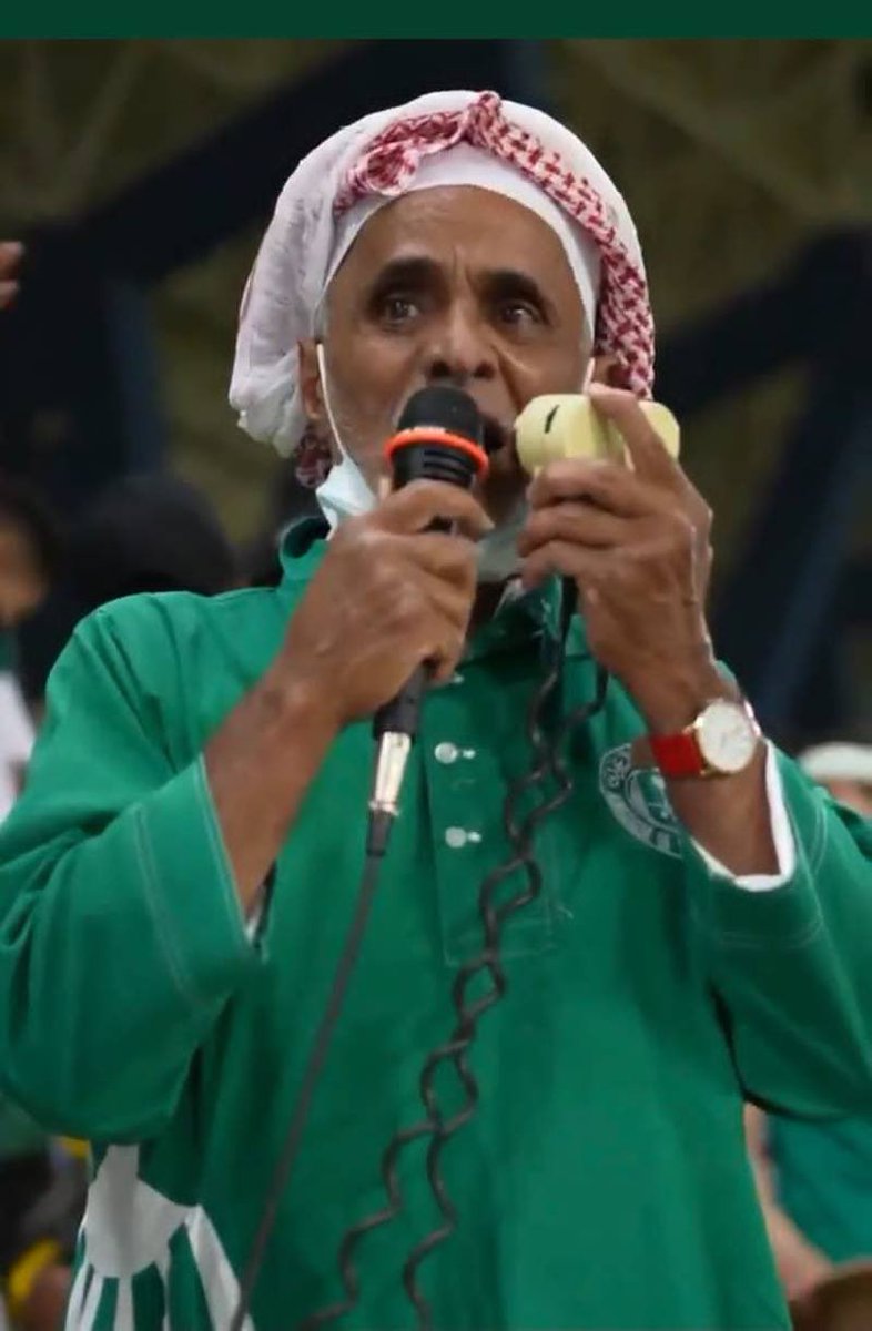 العم عاطي الموركي
تاج الرياضة السعوديةووجهها المشرق الذي لا يشيخ.
رجلٌ يحمل الأصالة في حضوره
والفرح في ابتسامته
وقلبًا يجتمع على حبّه شعب طويق بلا استثناء
وجوده زينة المدرجات ورافعٌ للمعنويات
وروحه حكاية وفاء استثنائية لا تتكرر
الله يحفظه ويرزقه الصحة والعافية. 🇸🇦
#كأس_العرب2025