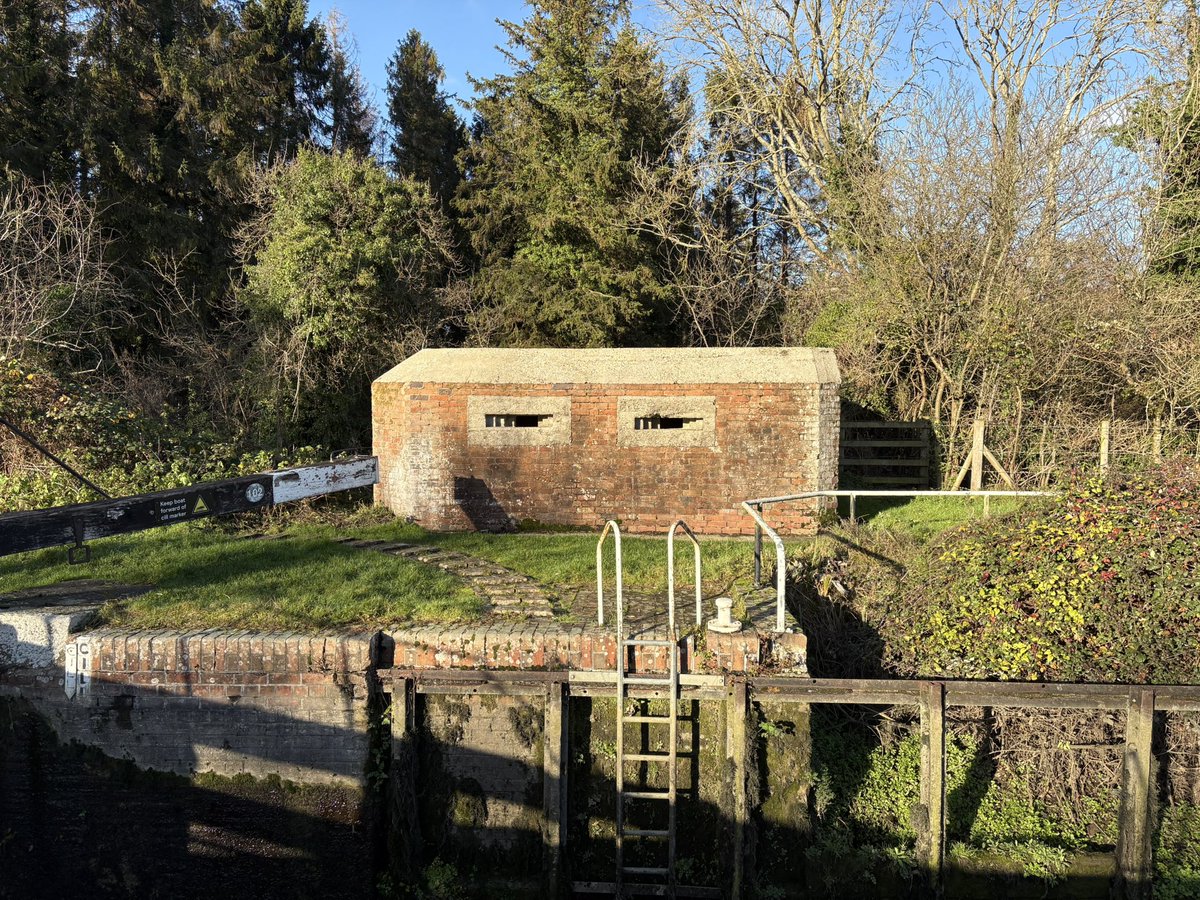 parapronto82's tweet photo. Walked two sections of GHQ Line Blue; 1/ Theale, Berkshire (junction of red and blue lines) Garston Lock on the Kennet &amp; Avon Canal, has 2 x Type 28A ATk pillboxes either side of the lock with fields of fire E and W down the canal. https://t.co/SGtTntif35