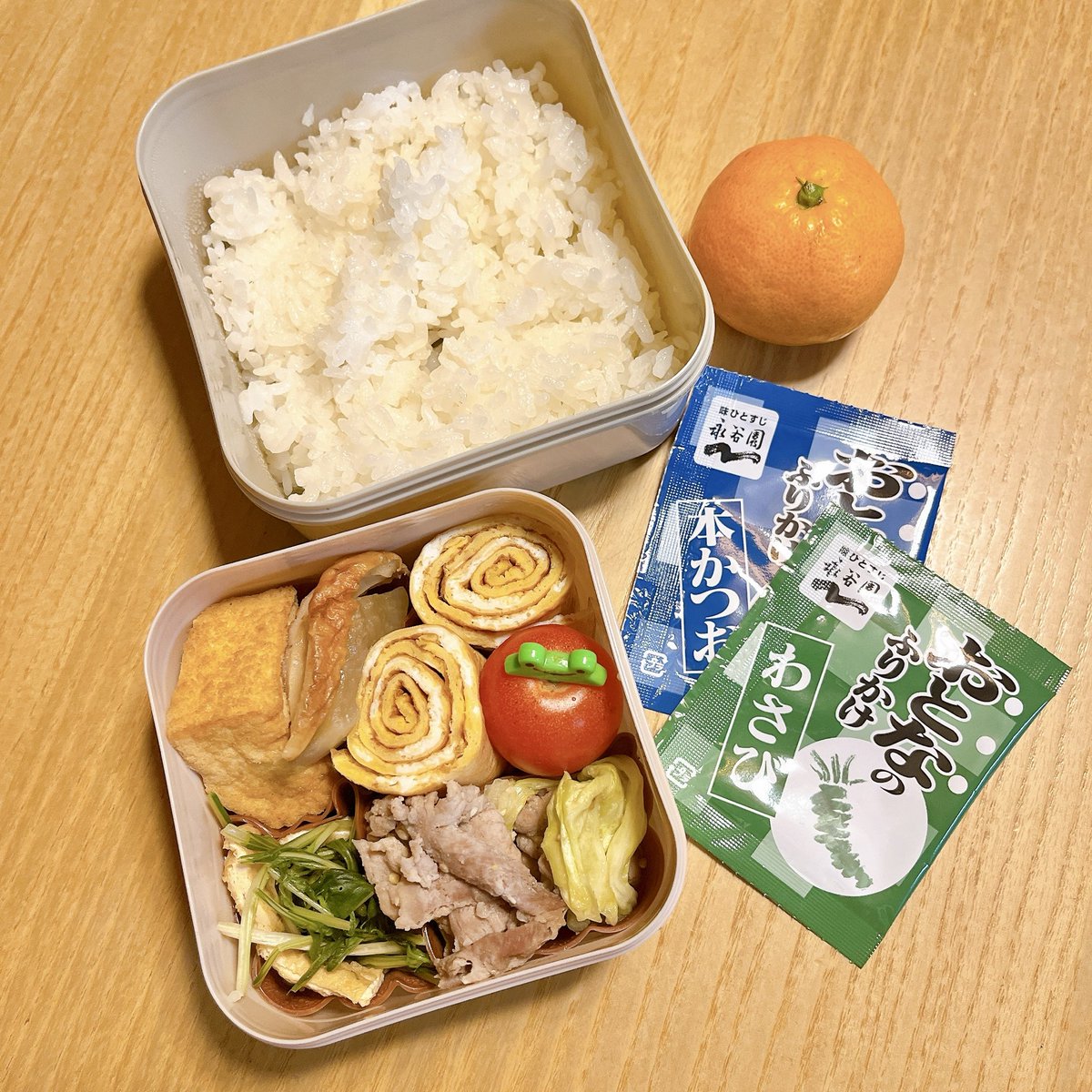 555_kgk's tweet photo. おはようございます！昨日と今日のお弁当〜🍅
12月も上旬終わっちゃったー💦
気忙しいけど落ち着いてケガしないよーに気をつけよう☺️
耳詰まって気持ち悪くて耳鼻科いったら、長さ１センチ強のカチカチになったの耳垢を取り除いてもらえた。生き返った😅 #お弁当作り楽しもう部 #お弁当  #高校生弁当 https://t.co/XUwUYK4Z19