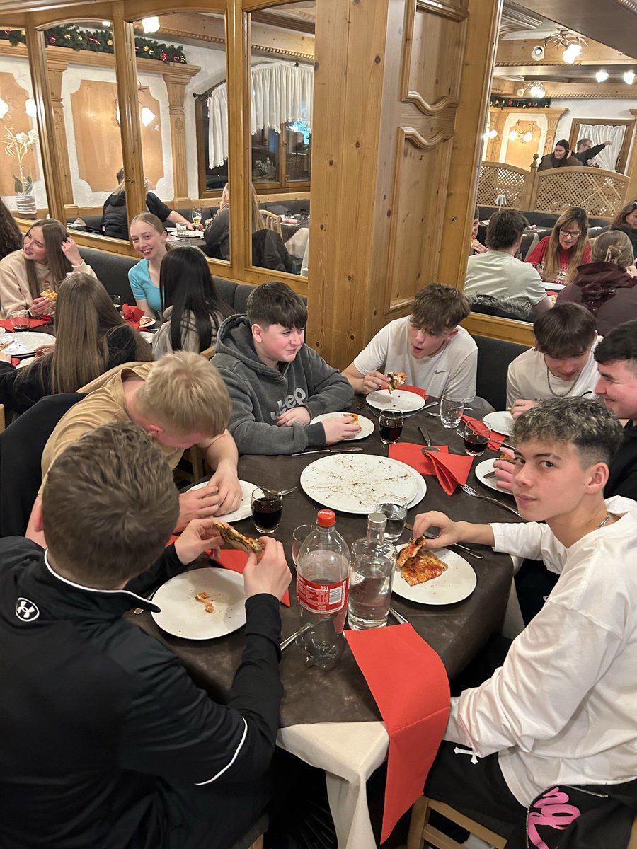 KAHealthWB's tweet image. Pizza night at the Majestic. Fantastic food. @Kilwinning_Acad @skisupreme