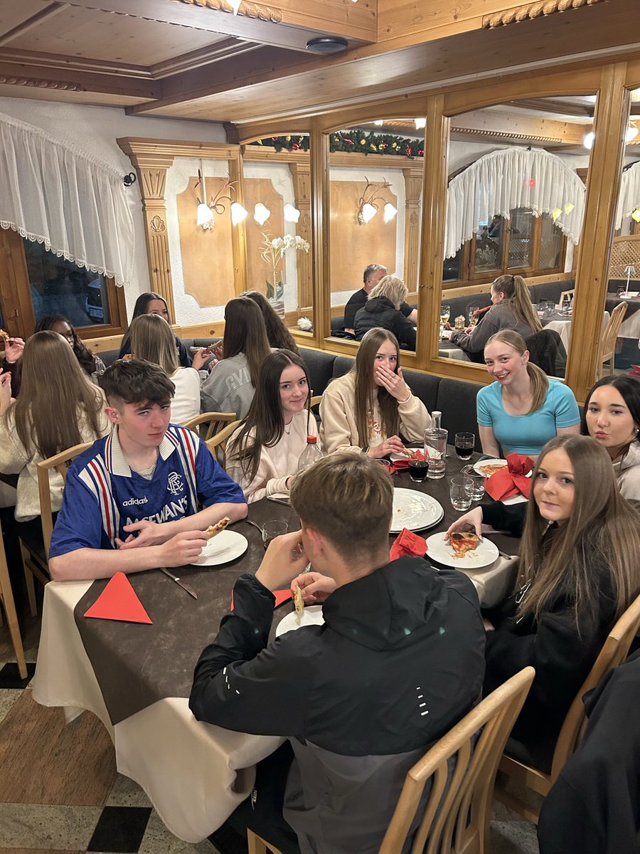 KAHealthWB's tweet image. Pizza night at the Majestic. Fantastic food. @Kilwinning_Acad @skisupreme