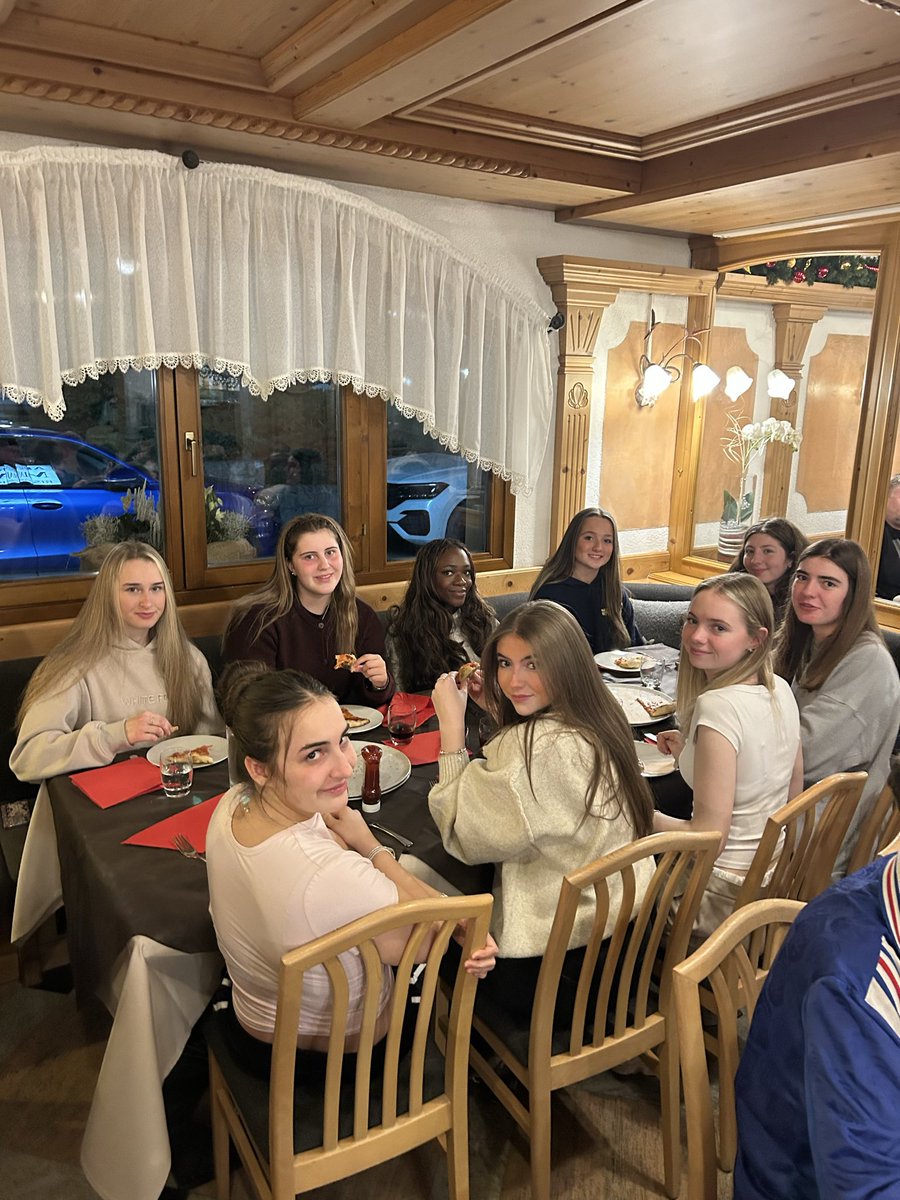 KAHealthWB's tweet image. Pizza night at the Majestic. Fantastic food. @Kilwinning_Acad @skisupreme