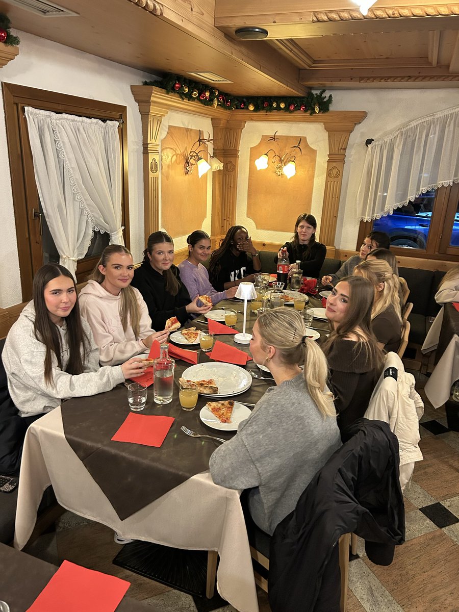 KAHealthWB's tweet image. Pizza night at the Majestic. Fantastic food. @Kilwinning_Acad @skisupreme