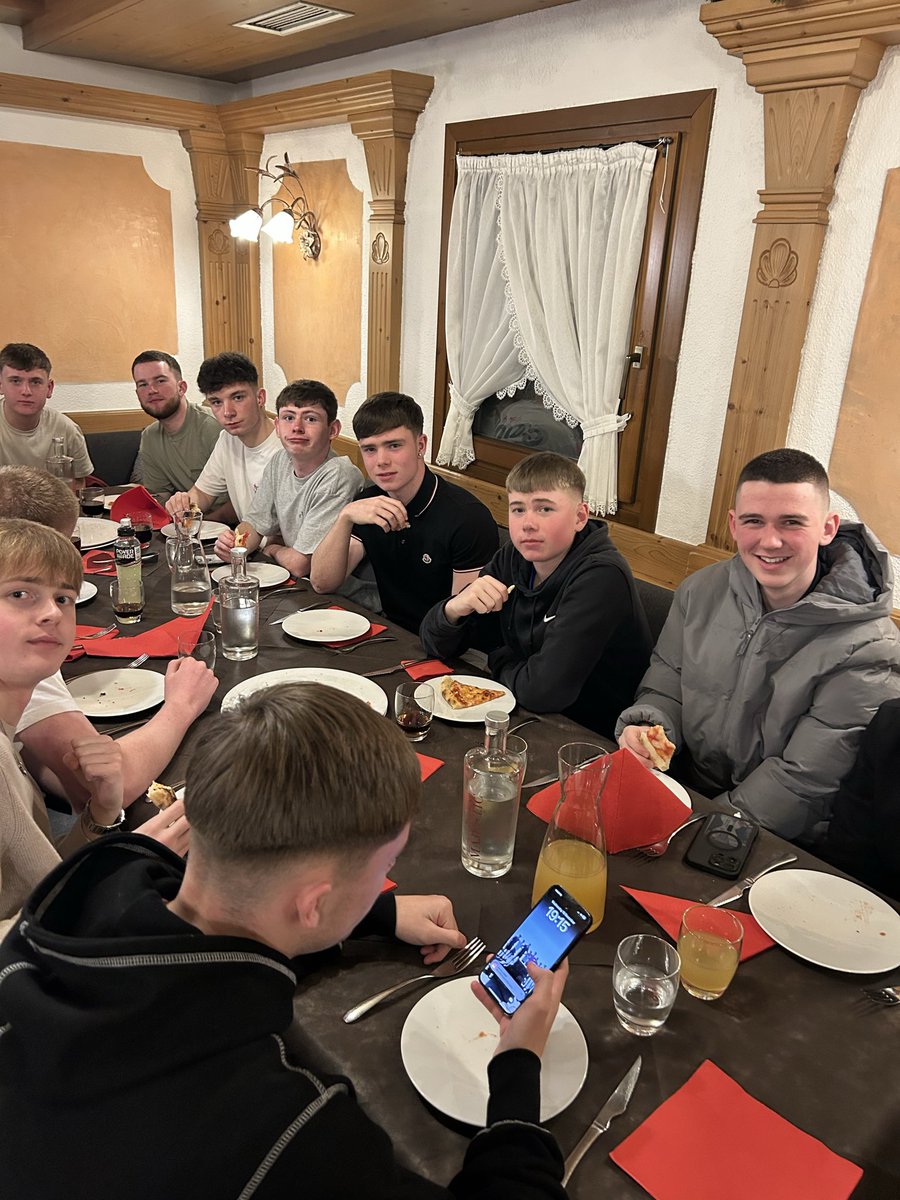 KAHealthWB's tweet image. More photos from the pizza night. @Kilwinning_Acad @Skisupremeuk