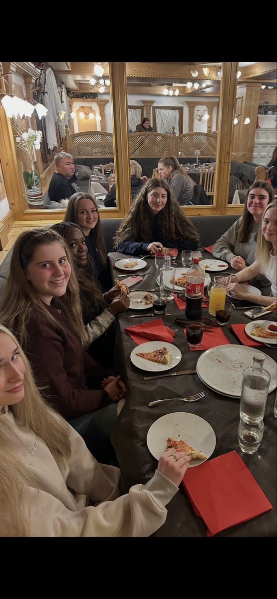 KAHealthWB's tweet image. More photos from the pizza night. @Kilwinning_Acad @Skisupremeuk