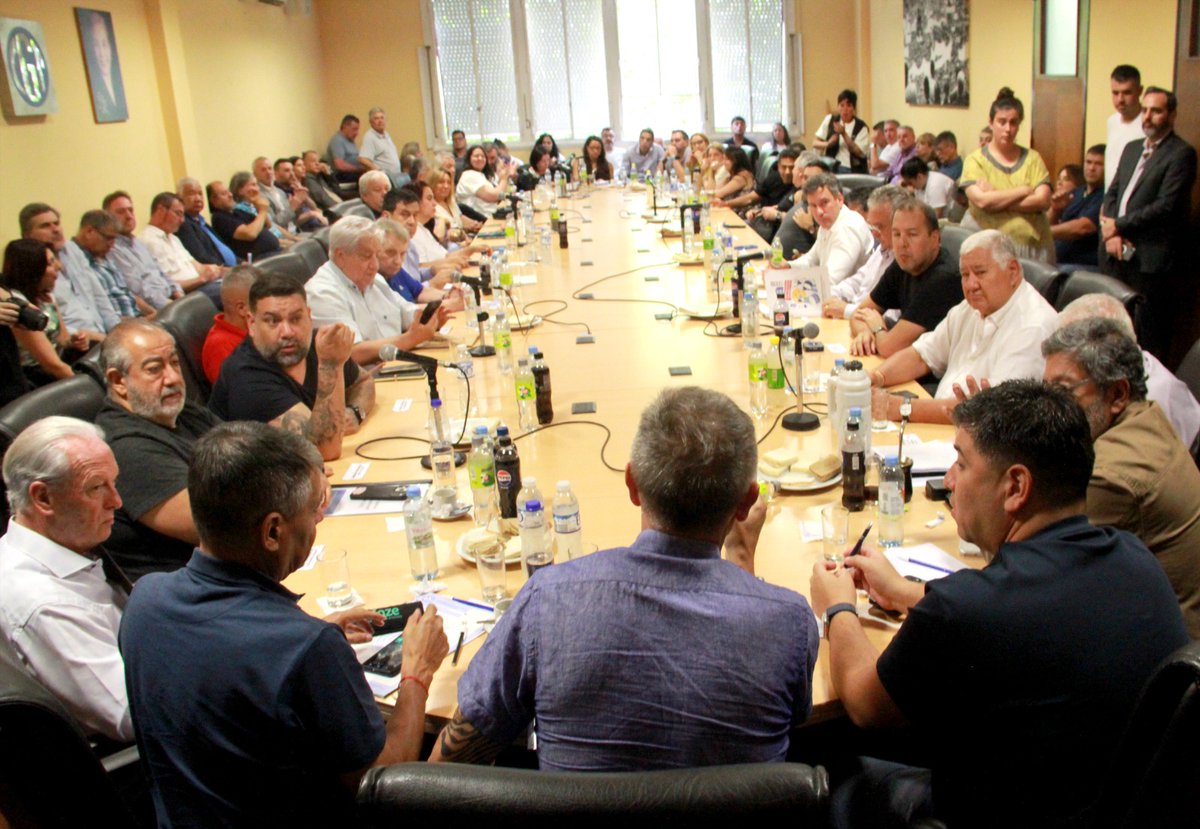 🥖🪧 Panaderos participó del Consejo Directivo de la <a href="/cgtoficialok/">CGT</a> . Coincidimos en la necesidad de expresar nuestro rechazo a la reforma laboral, la cual significa un enorme retroceso en materia de derechos laborales. 🔜 El 18 de diciembre, nos encontramos en Plaza de Mayo.