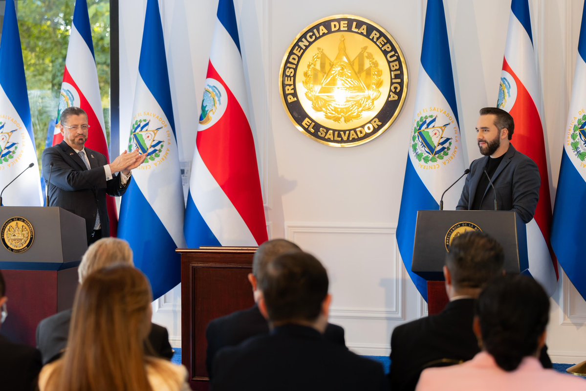 “Quiero agradecer al Presidente <a href="/RodrigoChavesR/">Rodrigo Chaves</a> por esta alianza, por la visión compartida y la determinación de avanzar juntos. Lo que hemos firmado hoy será recordado por generaciones”, Presidente <a href="/nayibbukele/">Nayib Bukele</a>.