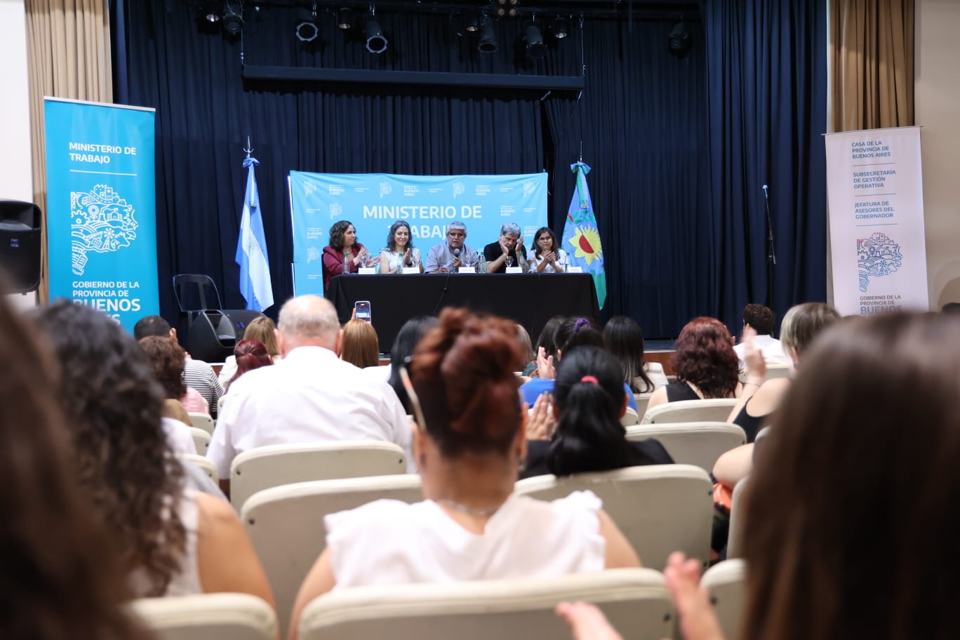 Correa entregó certificados de diplomaturas universitarias para el mundo laboral