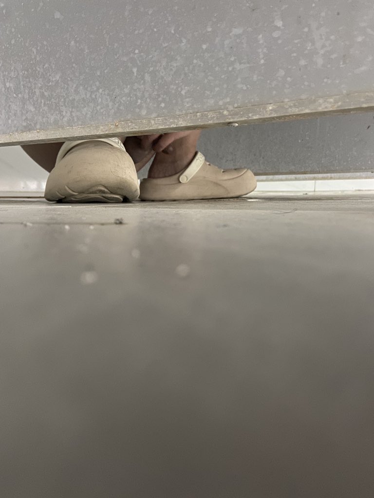 上个厕所不好好上，摸来摸去！