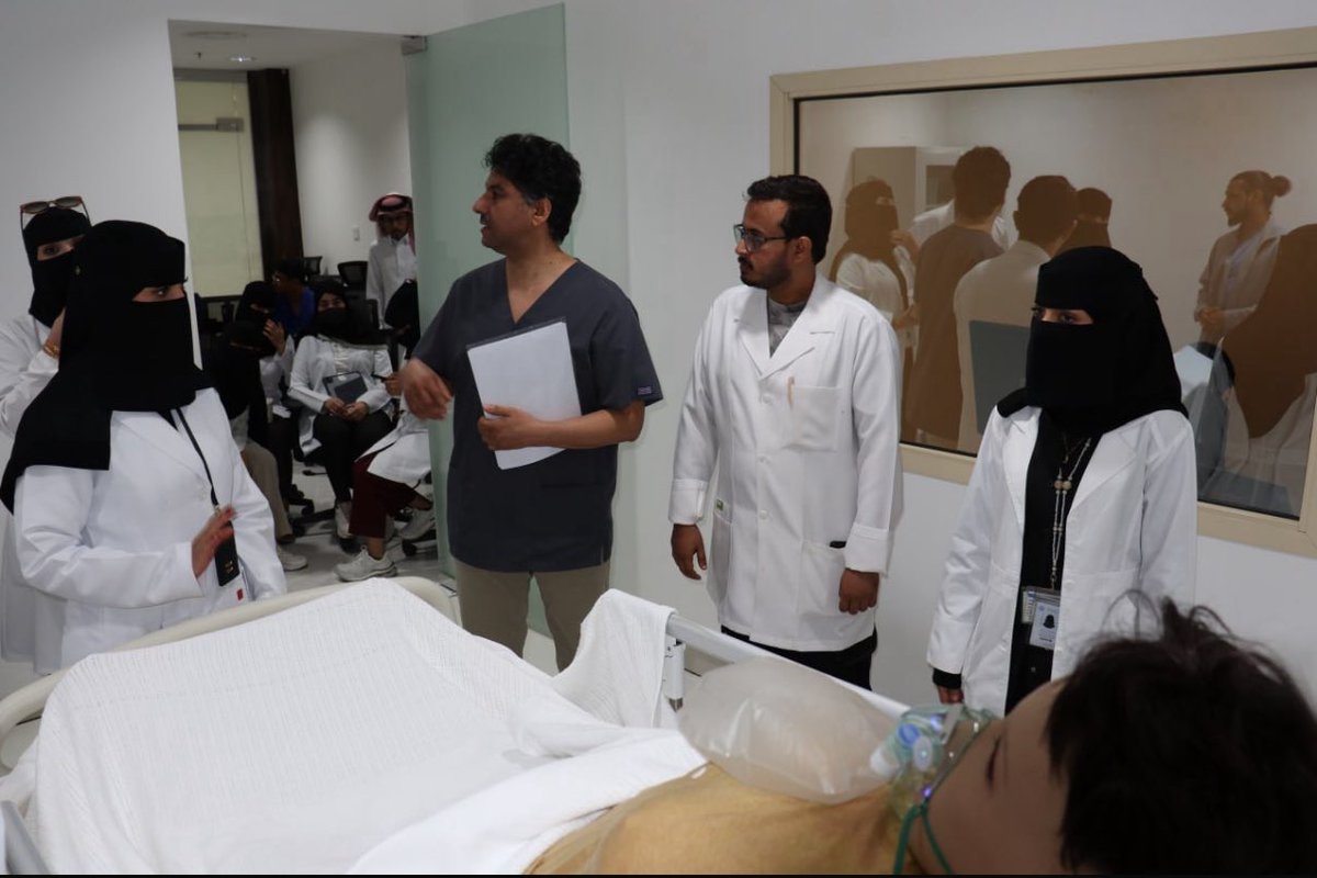 AlahdalFathadin's tweet photo. نفذت اللجنة العلمية للرعاية التنفسية الحرجة @SchsOrg ممثلة في اللجنة المنظمة للدورات و الورش التعليمية بقيادة الدكتورة شوق الحمود @shumoud 
و بالتعاون مع تجمع جازان الصحي@JazanCluster  ممثلا في إدارة الشؤون الأكاديمية و التدريب
ورشة عمل بعنوان
Critical Care and Mechanical Ventilation Stimulation Day
كأحد البرامج التعليميّة التي تستهدف المتدربين في البرنامج كجزء مكمل للعملية التدريبية و التعليمية في منهج البرنامج، حيث تعتبر الورشة الأولى من نوعها في مجال التخصص.
كل الشكر و التقدير لعضو اللجنة المنظمة الدكتور منصور الأسمري @malasmri75 على ادارة الورشة بنجاح و الشكر موصول للمتدربين في جميع المراكز التدريبية من مختلف المناطق و الذين اجتهدوا لحضور هذه الفعالية المميزة.

#الرعاية_التنفسية_الحرجة