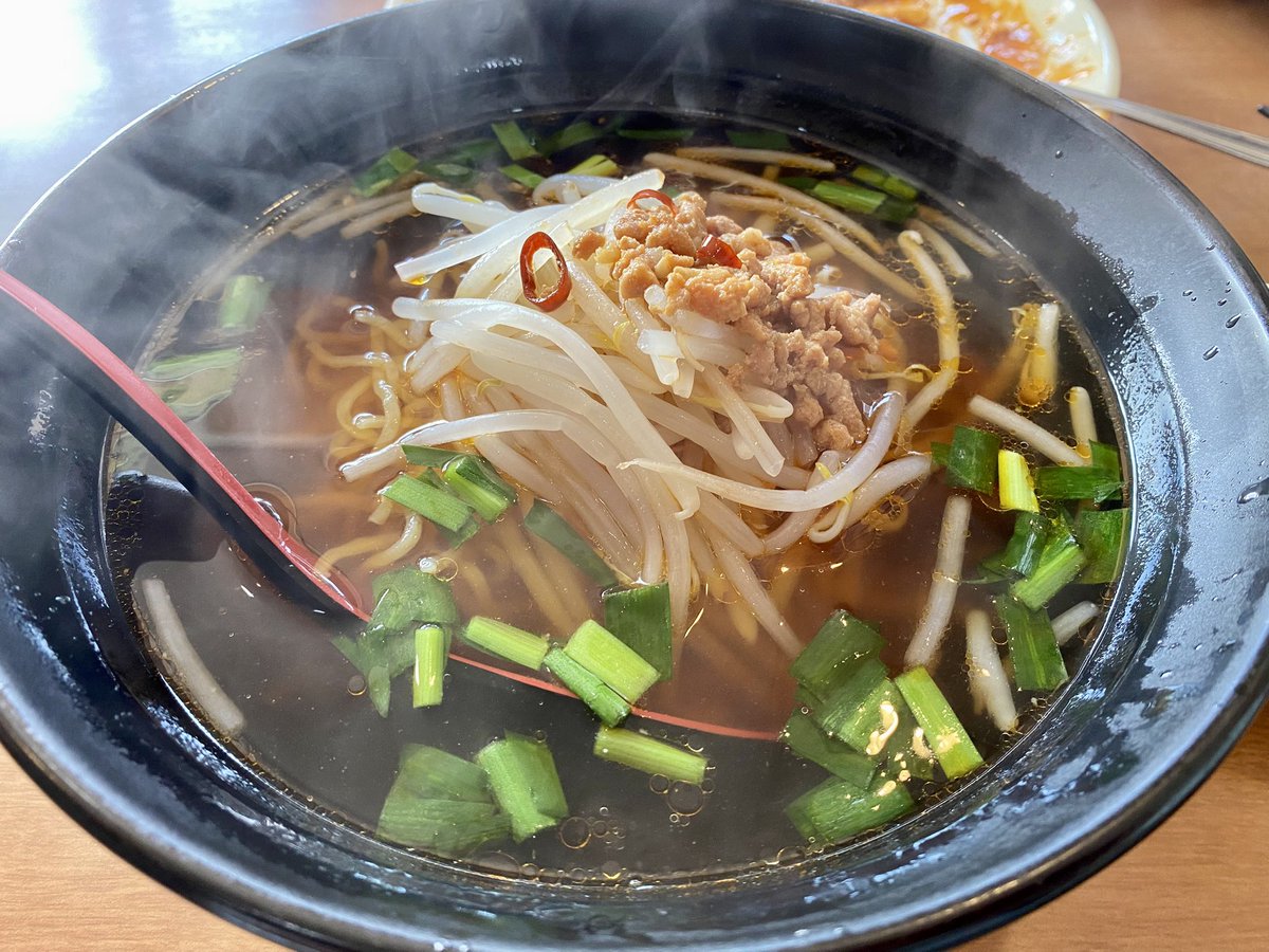 studiogio's tweet photo. おはようございます。
台湾ラーメンです。
富士山です。
ガソリン価格です。

 #傘雲
 #台湾ラーメン https://t.co/4KeQlWIqCT